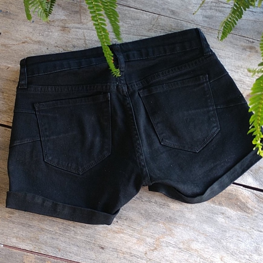 S.O.N.G. Woman’s Black Curvy Mid Rise Roll Cuff Denim Jean Shorts Size 7/28 - Picture 9 of 10